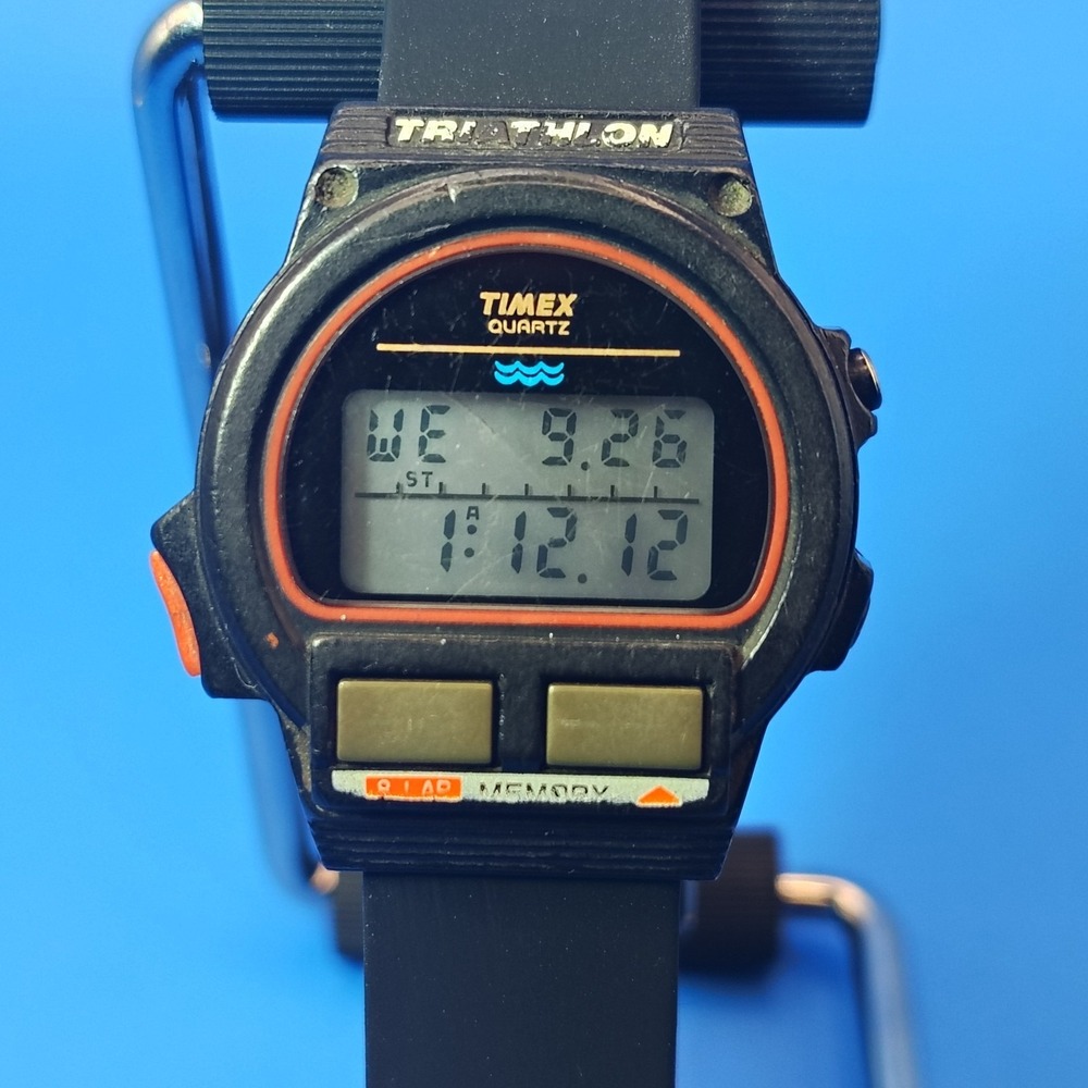 Vintage 1987 Timex Triathlon Memory 851A 35mm‎ Mens Retro Digital Sport Watch